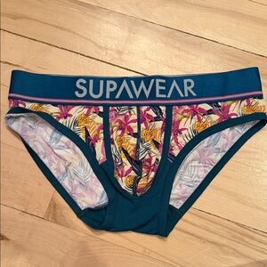 Men’s NWOT Tropical Print Briefs